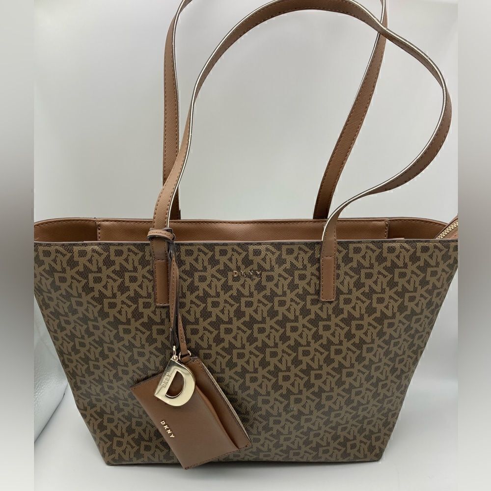 DKNY Logo Bryan Park East West Handbag/Shoulderbag Brown/Tan Color